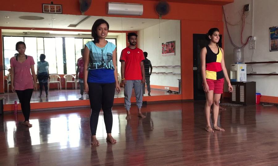 Pranali teaching a Bollywood dance class in Pune.